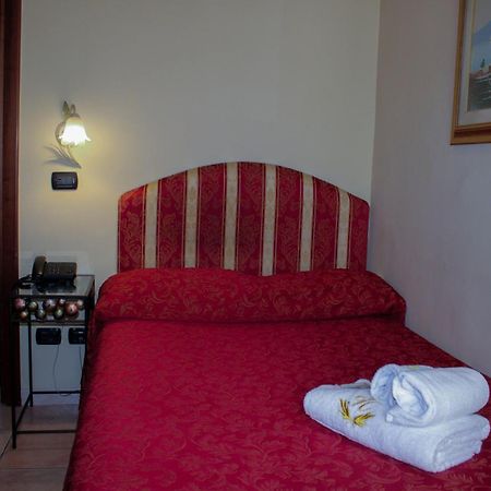 Hotel Sicilia Milan Exterior photo
