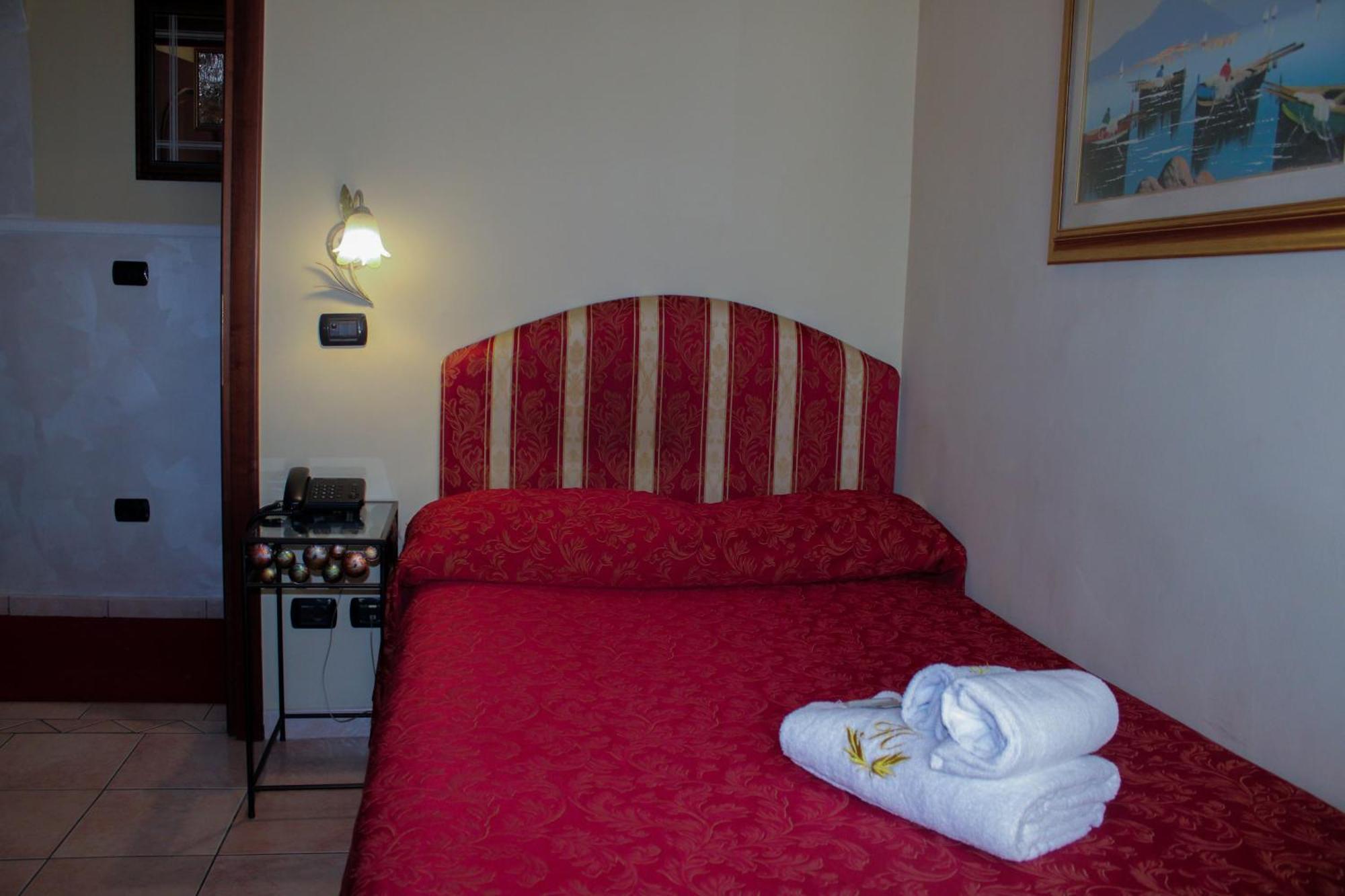 Hotel Sicilia Milan Exterior photo